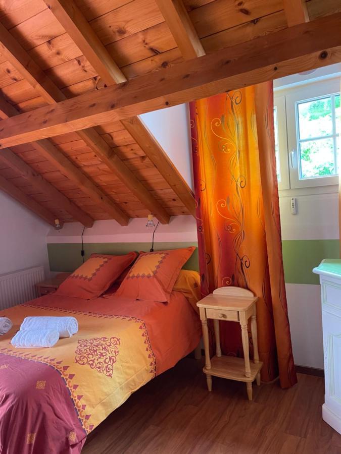 Les Gites De La Maison Bleue D'Estialescq Zewnętrze zdjęcie