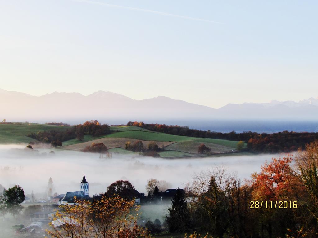 Les Gites De La Maison Bleue D'Estialescq Zewnętrze zdjęcie