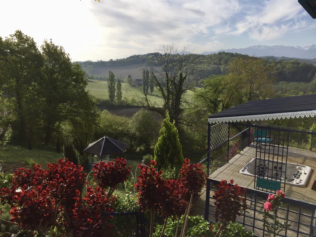 Les Gites De La Maison Bleue D'Estialescq Zewnętrze zdjęcie